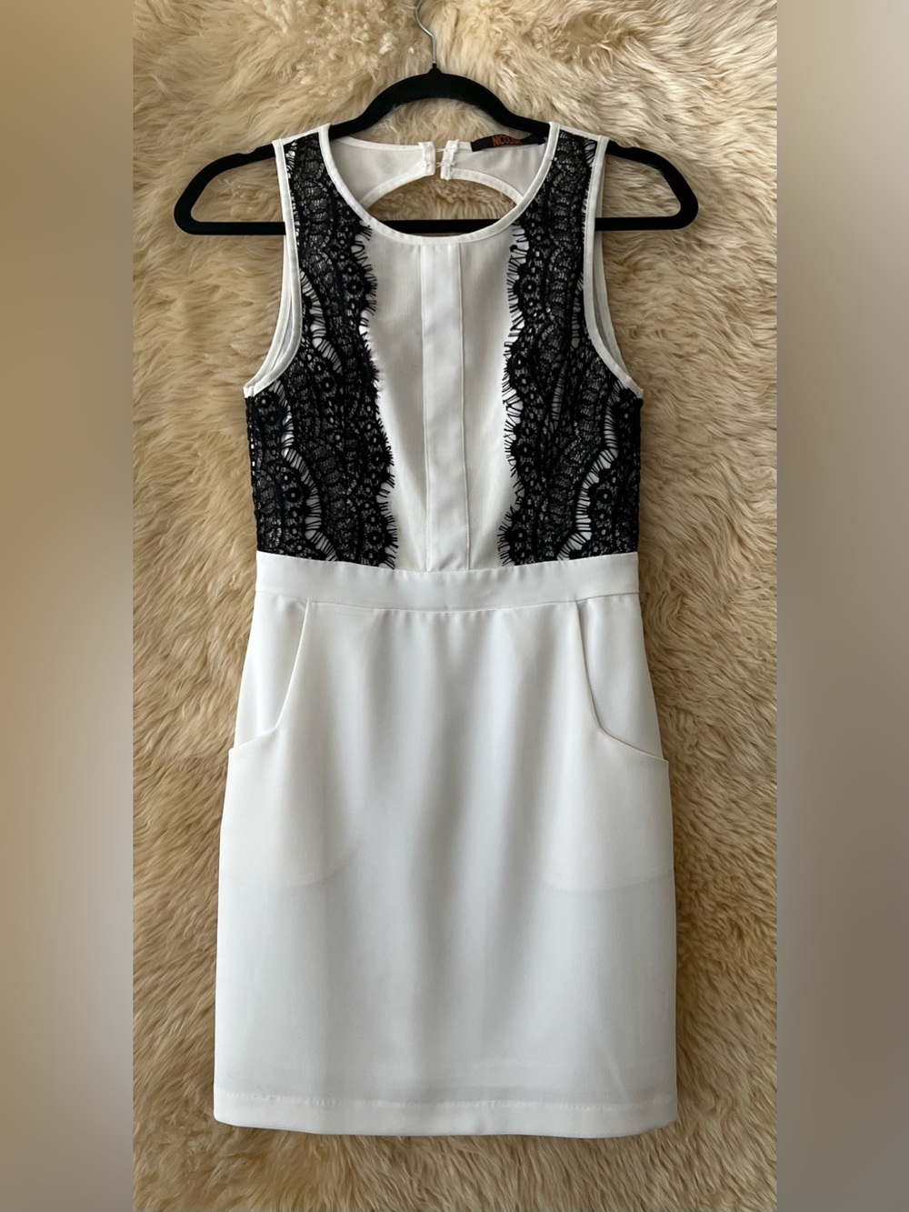 Nicolish Sleeveless Colorblock Sheath Mini Black And White Lace Dress.